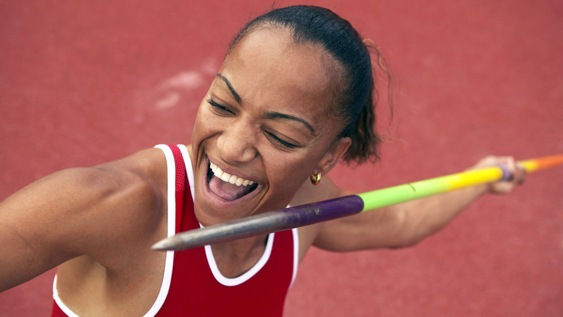城市“宠物友好跑步节” 设置宠物饮水区与休息区